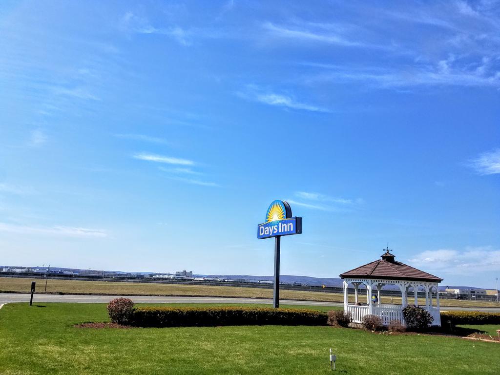 Days Inn By Wyndham Windsor Locks / Bradley Intl Airport מראה חיצוני תמונה