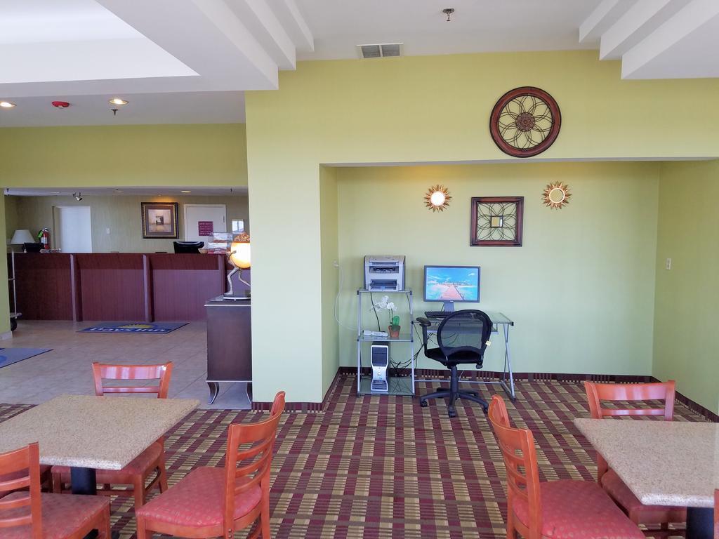 Days Inn By Wyndham Windsor Locks / Bradley Intl Airport מראה חיצוני תמונה