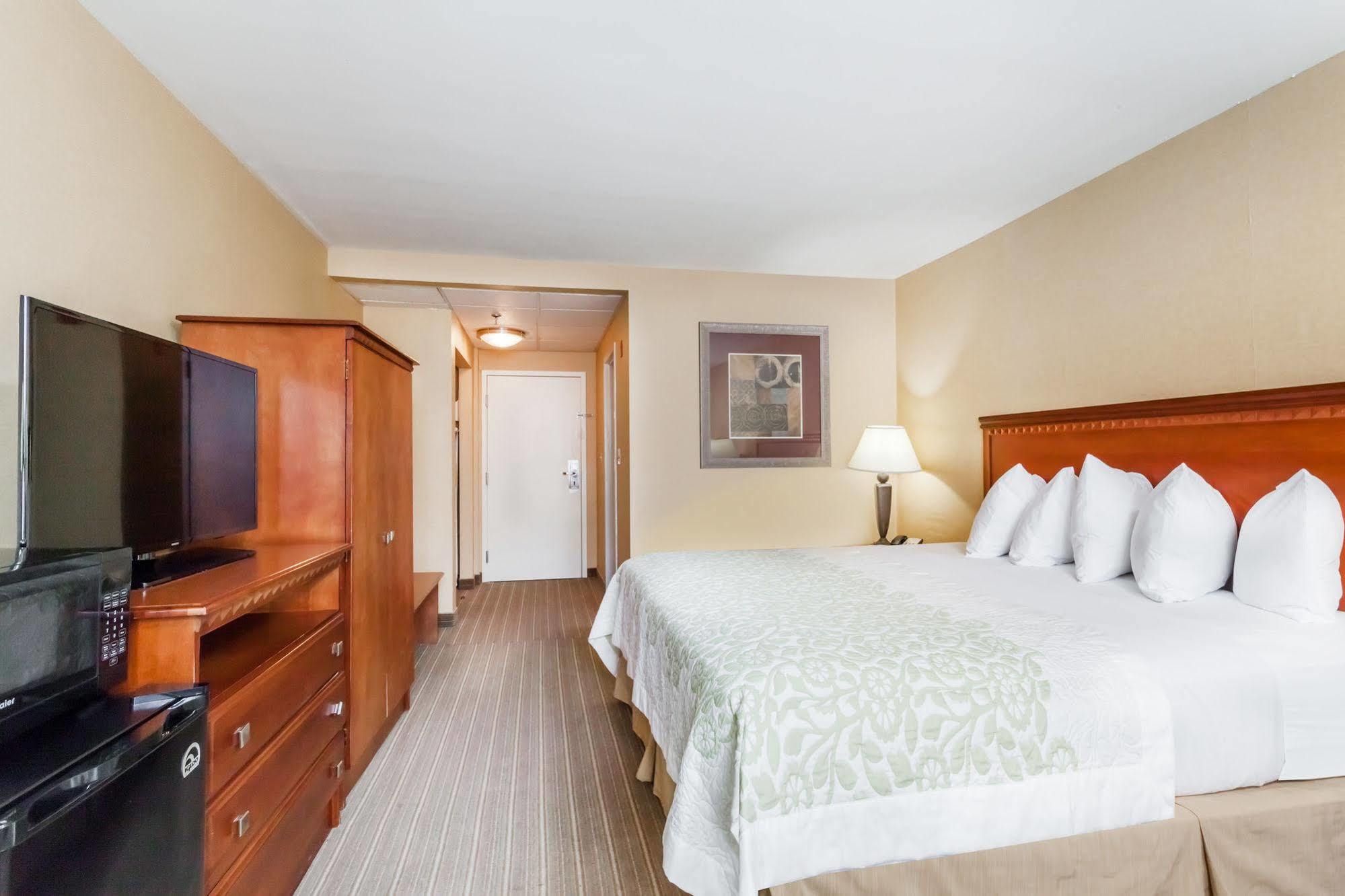 Days Inn By Wyndham Windsor Locks / Bradley Intl Airport מראה חיצוני תמונה