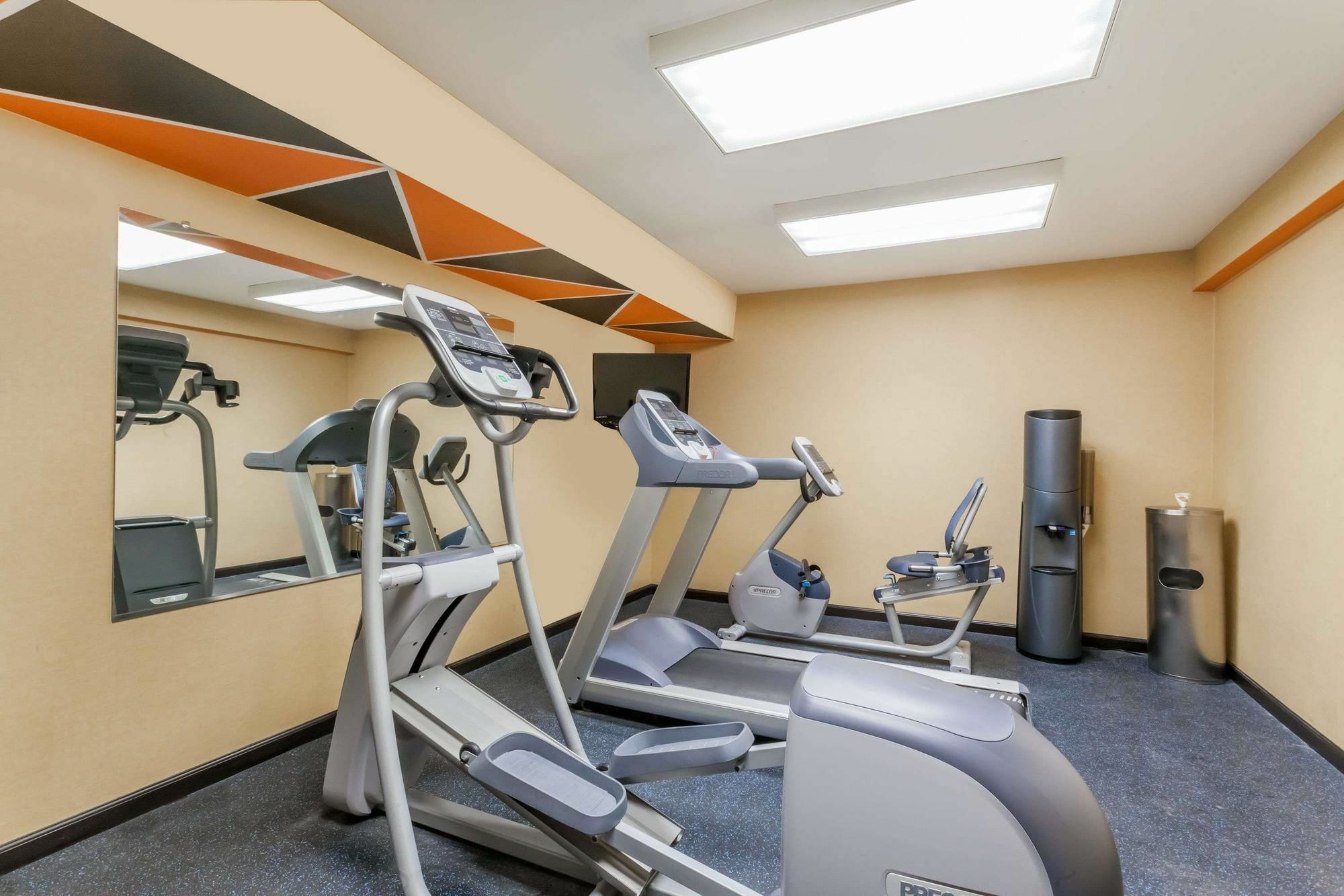 Days Inn By Wyndham Windsor Locks / Bradley Intl Airport מראה חיצוני תמונה